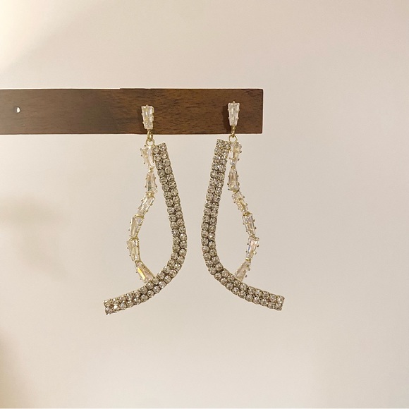Jewelry - 3/$20 Beautiful Sparkly Diamond Rhinestones Unique Dangling Curved Drop Earrings